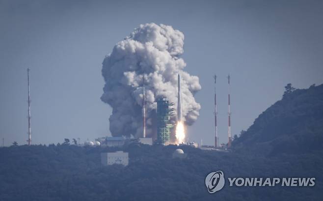 나로우주센터 발사하는 누리호 [연합뉴스 자료사진]