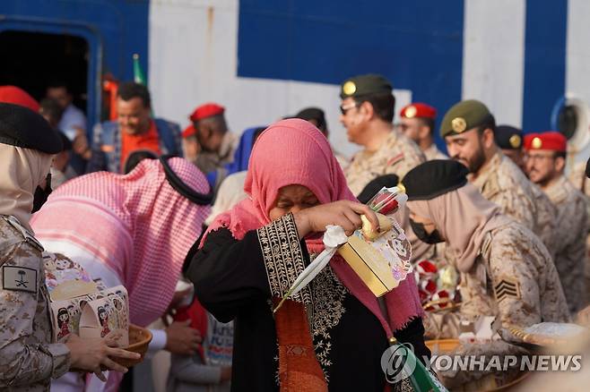 '대피 행렬'…수단서 민간인 사우디로 탈출 [AFP 연합뉴스 자료사진. 재판매 및 DB 금지]