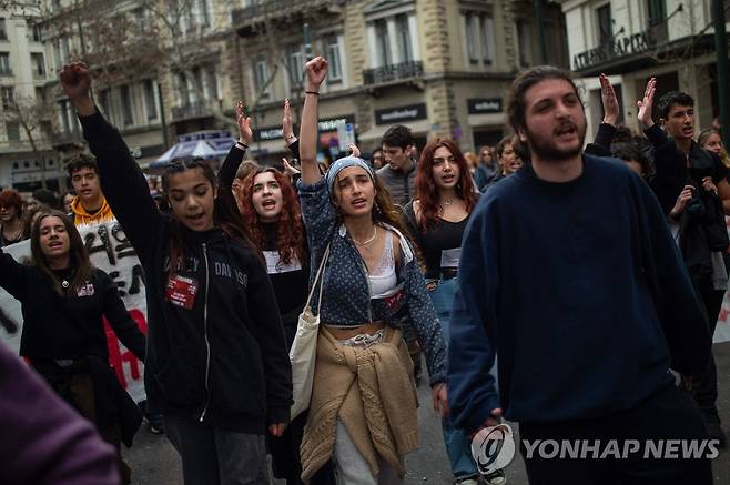 그리스 열차 충돌 참사에 분노한 시위대 [AFP=연합뉴스 자료사진. 재판매 및 DB 금지]