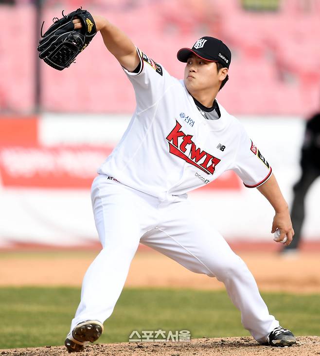 KT 투수 심재민이 28일 수원 KT위즈파크에서 열린 KBO리그 시범경기 NC와 경기 8회 역투하고 있다.  2023. 3. 28. 수원 | 최승섭기자 thunder@sportsseoul.com