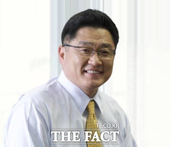 구자균 LS일렉트릭 회장이 도심 속에서 시속 167㎞로 과속 운전을 한 사실이 드러나 논란이 되고 있다. 특히, 부하직원이 자신이 운전했다며 '거짓 진술'을 해 논란이 증폭되는 모양새다. /더팩트 DB