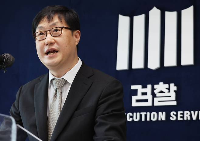 박광현 수원지검 인권보호관이 지난 10일 민노총 간첩단 사건에 대한 중간수사 결과 브리핑을 하고 있다./연합뉴스