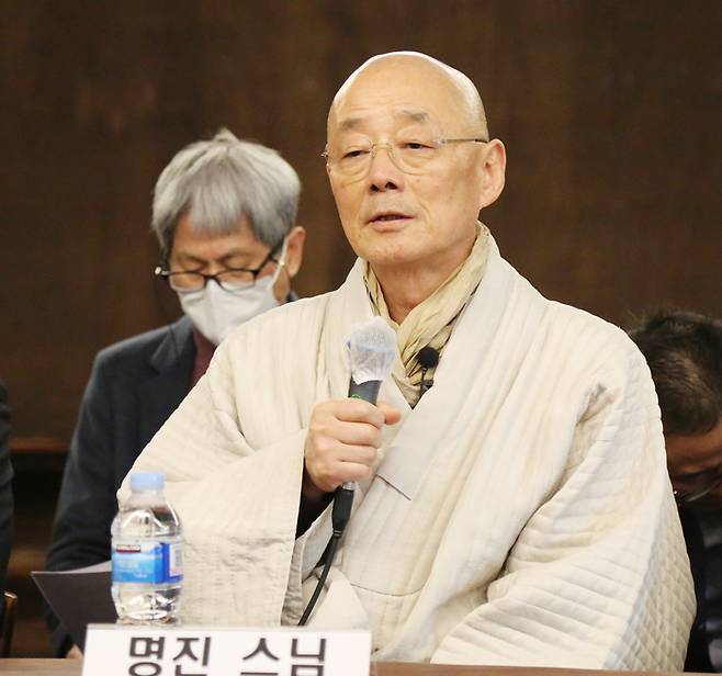 대한불교조계종 지도부를 비판하다 2017년 4월 승적을 박탈당한 명진스님이 지난 2월 기자간담회를 하는 모습. 연합뉴스