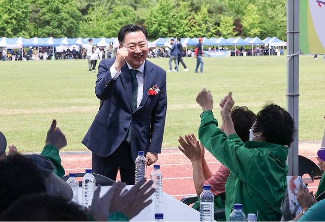 전국지체장애인체육대회에서 인사하는 이장우 대전시장. 대전시 제공