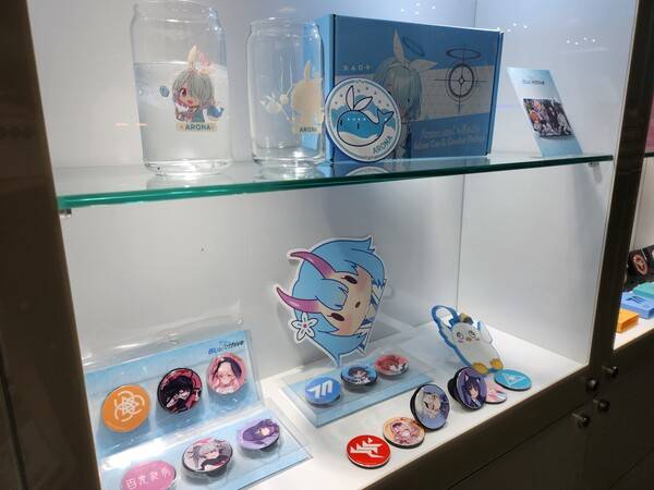 - 그립톡과 물병은 굉장히 귀엽게 나왔다