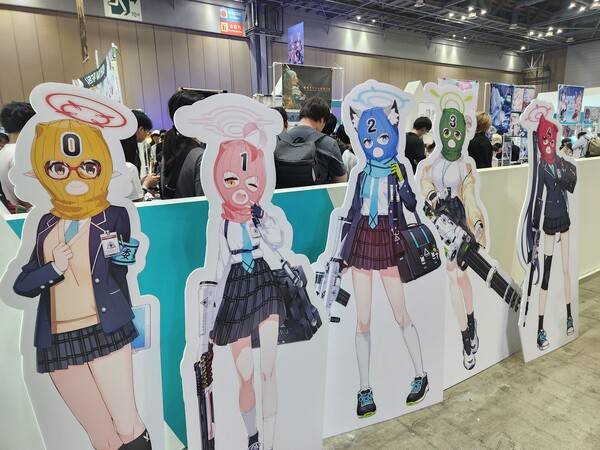 - 사실은 은행 강도단이구요