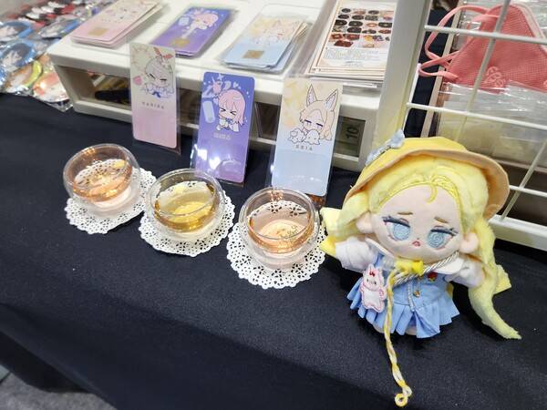 - 귀여운 인형과 책갈피