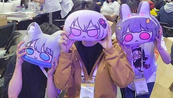 - 좌측부터 순서대로 땅비 작가님, 250 작가님, 쭐어 작가님