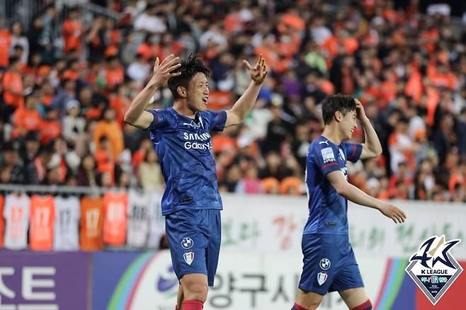 수원 수비수 한호강(왼쪽). 제공 | 한국프로축구연맹