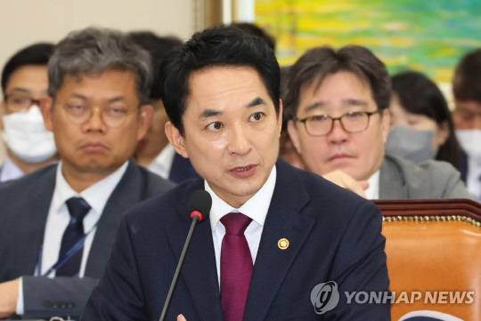 박민식 국가보훈부 장관 후보자가 22일 오전 국회 정무위원회에서 열린 인사청문회에서 의원질의에 답변하고 있다.<연합뉴스>