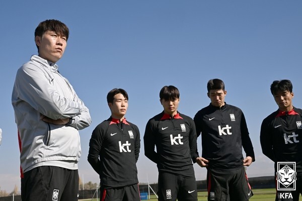 김은중 한국 U20 축구대표팀 감독(왼쪽). 대한축구협회 제공