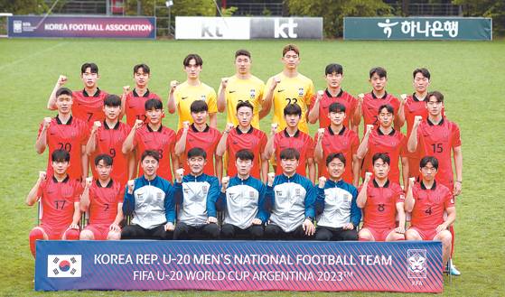 The U-20 naitonal team poses for a photo during a media day at the Paju National Football Center in Paju, Gyeonggi on May 7. [NEWS1]