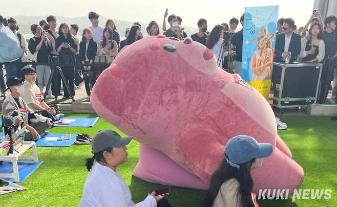 2023 한강 멍때리기 대회에 참가한 인기 캐릭터 벨리곰.&nbsp; 사진=조유정 기자
