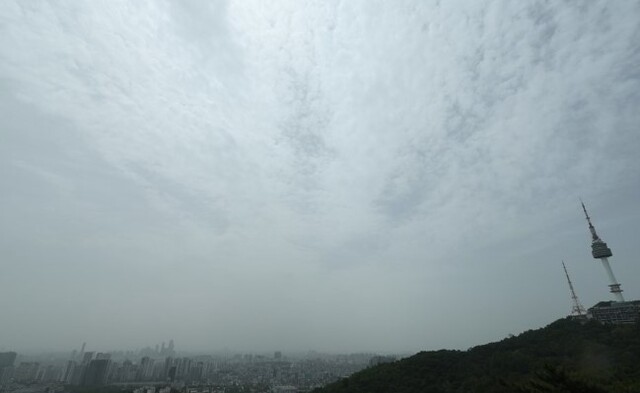 서울 시내가 먼지에 뒤덮여있다. 연합뉴스
