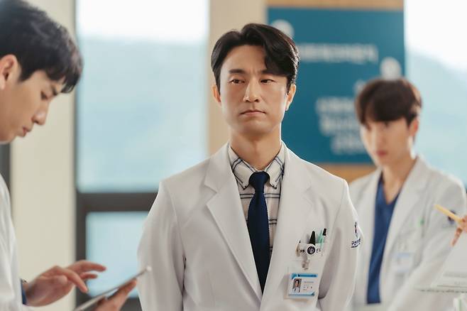 JTBC 주말극 ‘닥터 차정숙’에서 서인호 역을 연기한 배우 김병철의 출연장면. 사진 JTBC