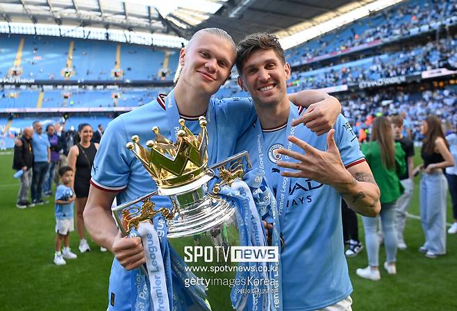 ▲ 엘링 홀란드와 존 스톤스.