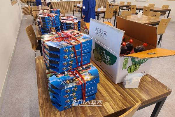 오승환이 2군 선수들을 위해 보낸 피자 40판. 경산=윤승재 기자