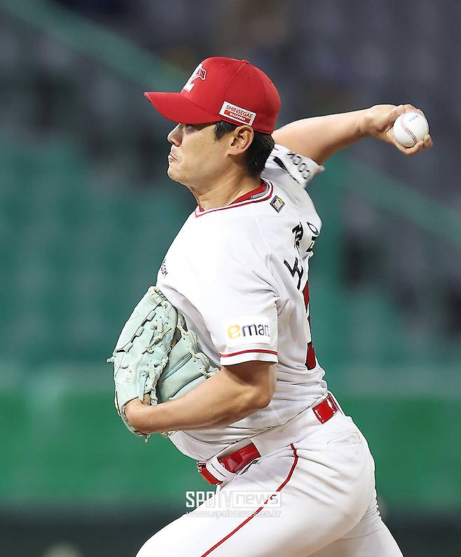 ▲ 노경은은 마흔의 나이에도 철저한 자기 관리로 여전한 강속구를 던지고 있다 ⓒ곽혜미 기자