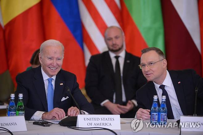 조 바이든 미국 대통령(좌)과 안제이 두다 폴란드 대통령(우) [EPA=연합뉴스 자료사진. 재판매 및 DB 금지]