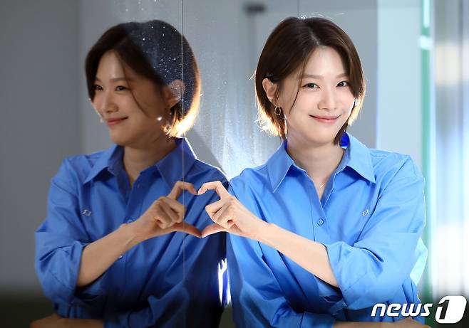 드라마 '스틸러 : 일곱 개의 조선통보'에서 주연을 맡아 열연한 배우 이주우가 24일 오전 서울 종로구 뉴스1 본사에서 가진 인터뷰에 앞서 매력을 뽐내고 있다. 2023.5.24/뉴스1 ⓒ News1 박정호 기자