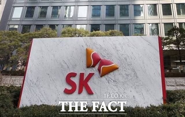 SK이노베이션은 24일 "배터리 자회사 SK온이 신규 장기 재무적 투자자로부터 약 1조2400억 원을 유치했다"고 밝혔다. /더팩트 DB