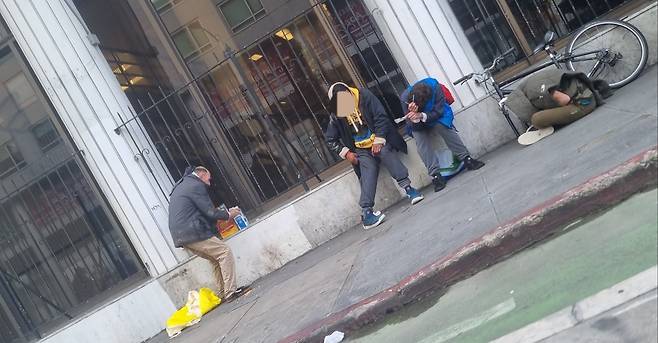 마약에 중독된 채 미국 캘리포니아주 샌프란시스코 도심 골목을 점령한 홈리스(노숙자)들 /샌프란시스코(미국)=김양혁 기자