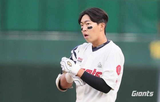 올 시즌 많은 사랑을 받으며 사직 아이돌이라는 별명까지 얻은 롯데 김민석. 사진 롯데 자이언츠