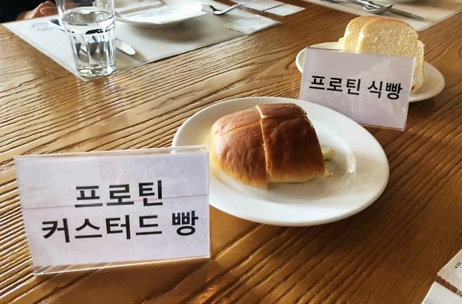 유청단백질을 넣은 ‘프로틴 식빵'과 '프로틴 커스터드빵’. 육성연 기자