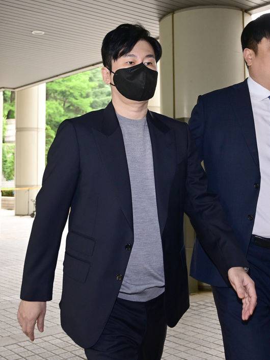 [OSEN=김성락 기자] 24일 오후 서울 중앙지방법원에서 YG엔터테인먼트 양현석 총괄 프로듀서의 특정범죄가중처벌 등에 관한 법률 위반 혐의 항소심 2차 공판이 진행됐다. 양현석 전 YG대표가 법원으로 출석하고 있다. 2023.05.24 /ksl0919@osen.co.kr