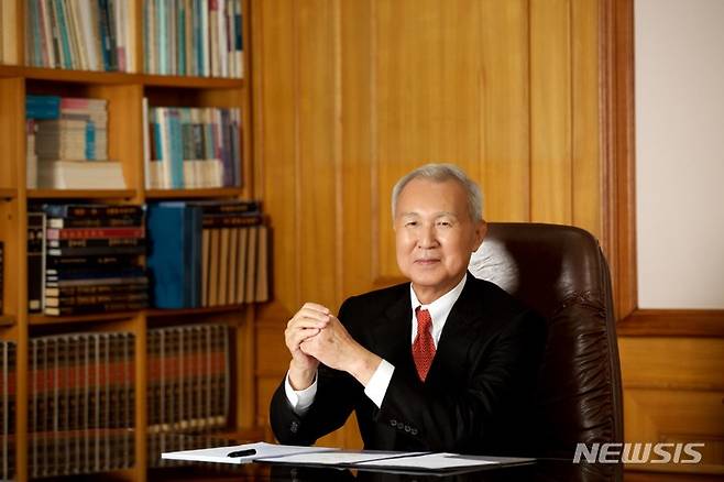[서울=뉴시스]학교법인 일송학원 윤대원 이사장. (사진= 한림대의료원 제공) 2023.05.25. photo@newsis.com.
