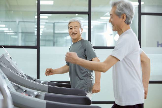 걷기는 고혈압을 다스리는데 좋은 운동 중 하나로 꼽힌다. [사진=클립아트코리아]