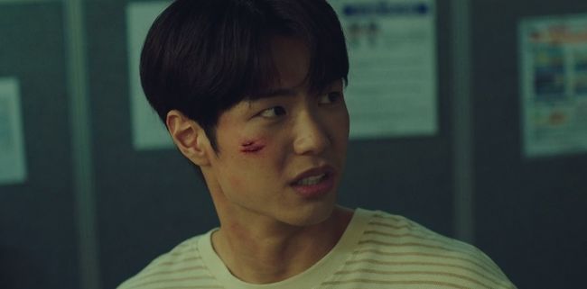 Actor Kim Sun Bin has immersed himself in the drama with his strong presence.Kim Sun Bin is Choi Kang-ho in JTBC Wednesday-Thursday evening drama Bad Mother (Directed by Shim Na-yeon, Playwright Bae Se-young, Production Drama House Studio and SLL and Film Monster)(Lee Do-hyun) as a motive for the Judicial Research and Training Institute.Kim Sun Bin did not take the exam properly, but thanks to his parents, who were judges, he was the chief of the school.Choi Kang-ho!, Who disliked the character of a typical gold spoon, quarreled with Kim Sun Bin and was subjected to a police investigation by violence.Kim Sun Bin threatened to add defamation and dissemination of false facts to the words of Choi Kang-ho! protesting to the police.He pushed aside Choi Kang-hos mother, Young-sun! (Ra Mi-ran), who apologized to Jasin, and sarcastically said, Why didnt you go to the livestock department with your mother? Then your mother would have written a lot for you.Young-sun! urged Kim Sun Bin to apologize to his motives instead of defending Jasins son in the wrongdoing.Choi Kang-ho! Finally cried and apologized to Kim Sun Bin on his knees, and Choi Kang-ho!Kim Sun Bin has a strong presence as a catalyst for becoming the main character, a martyr artist cold blood test.Kim Sun Bin, who made his debut as an actor through the web drama I will come down from the earth in 2020, is steadily building filmography through various works.In particular, he was selected as the main character of the popular web drama NEW Love Playlist last year, breaking the competition rate of 1,300 to 1, and was loved by the MZ generation.Then, in KBS 2TV Drama Special 2022 - Prism which was aired in December last year, he acted as a second-generation ballerino Ko Tae-joon and proved various Acting Spectrum by showing deep emotion acting between desire and confusion.Recently, MBCs new drama Numbers: Watchers of the Building Forest cast in the role of Gong Hee Sam is emerging as a new actor.JTBC Wednesday-Thursday evening drama Bad Mother broadcast captures