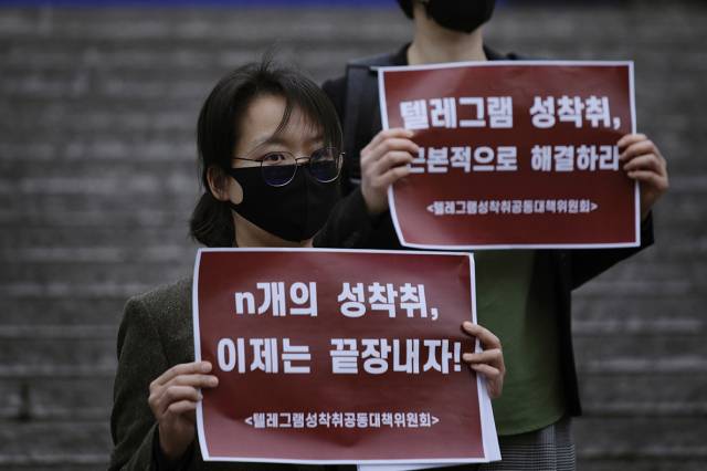 ▲지난 2020년 텔레그램 성착취 사건 당시, '텔르그램성착취공동대책위원회'의 기자회견 모습. 당시 이들은 일부 극단적 성착취 사건에 집중하는 것이 아닌 '성착취를 낳는 성차별 구조'에 집중해야 한다고 주장했다. ⓒ프레시안(최형락)