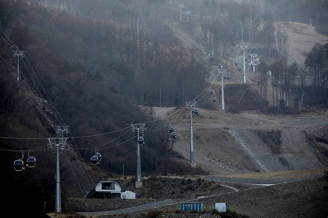 강원연구원은 평창 가리왕산 스키장의 복원 문제에 대해 높아진 환경감수성이 환경 이슈를 소모적으로 확대했다고 주장했다.ⓒ시사IN 이명익