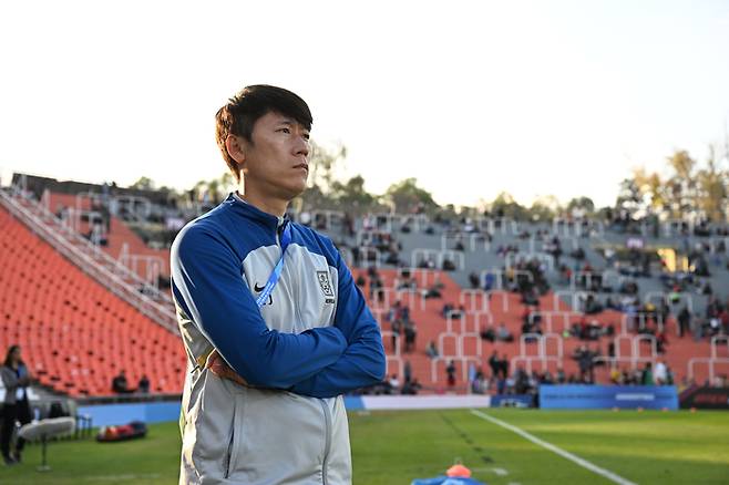 김은중 20세 이하(U-20) 축구 대표팀 감독이 26일 아르헨티나 멘도사 스타디움에서 열린 온두라스와의 2023 U-20 월드컵 조별리그 경기를 지켜보고 있다. 대한축구협회 제공