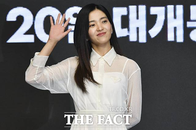 배우 김태리가 '재능 기부' 형태로 구인 글을 올려 여론의 뭇매를 맞았다. 결국 김태리는 "분명한 제 잘못이다. 죄송하다"고 고개 숙였다. /윤웅 기자