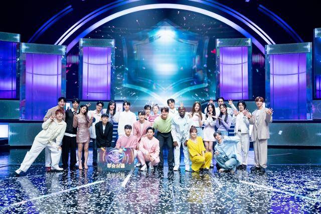 '너목보' 시리즈는 직업과 나이, 노래 실력을 숨긴 미스터리 싱어 그룹에서 얼굴과 몇 가지 단서만으로 실력자인지 음치인지 가리는 음악 추리쇼 프로그램이다. Mnet 제공