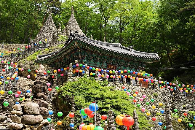 Tapsa Temple's main hall (Lee Si-jin/The Korea Herald)