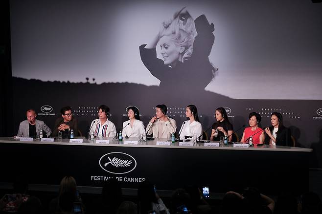 제 76회 칸국제영화제 비경쟁부문 초청작 ‘거미집’의 월드프리미어 현장. 제공|바른손이앤에이