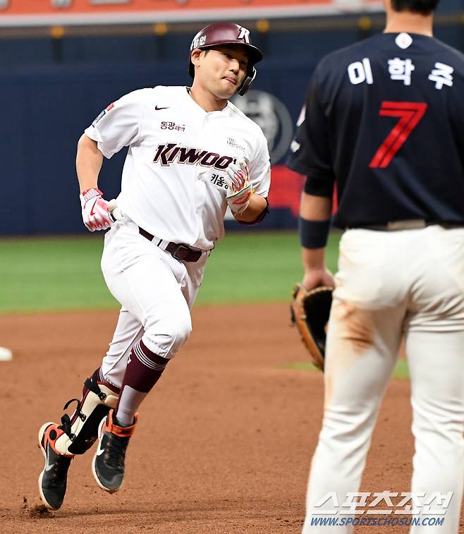 2023 KBO리그 키움 히어로즈와 롯데 자이언츠의 경기가 28일 고척스카이돔에서 열렸다. 8회말 2사 만루 키움 임지열이 만루포를 날린 뒤 환호하고 있다. 고척=박재만 기자pjm@sportschosun.com/2023.05.28/