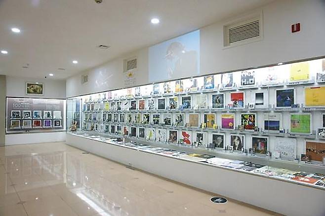 한국대중음악박물관에는 한국 대중가요 100년사를 담고 있는 앨범 7만여 장이 시대 순으로 전시돼 있다. ⓒ한국대중음악박물관