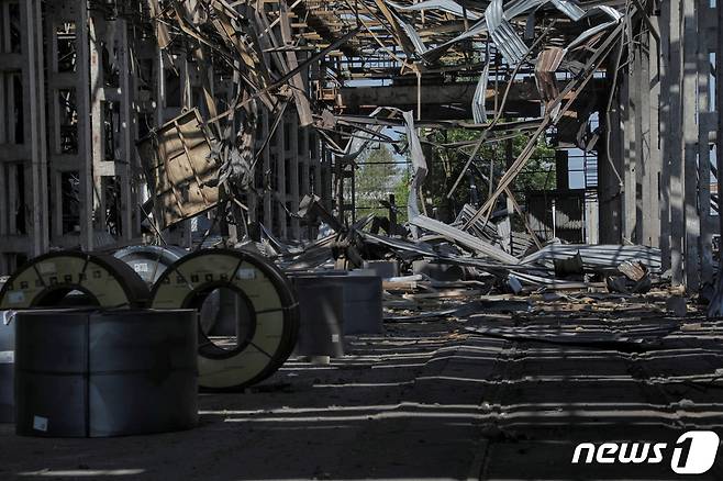 18일(현지시간) 우크라이나 오데사 지역의 한 산업 시설이 러시아의 공습으로 파괴됐다. 2023.05.18/ ⓒ 로이터=뉴스1 ⓒ News1 권진영 기자