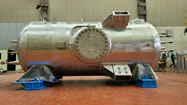 두산에너빌리티가 국제핵융합실험로(ITER) 국제기구에 공급하는 가압기(Pressurizer)의 측면