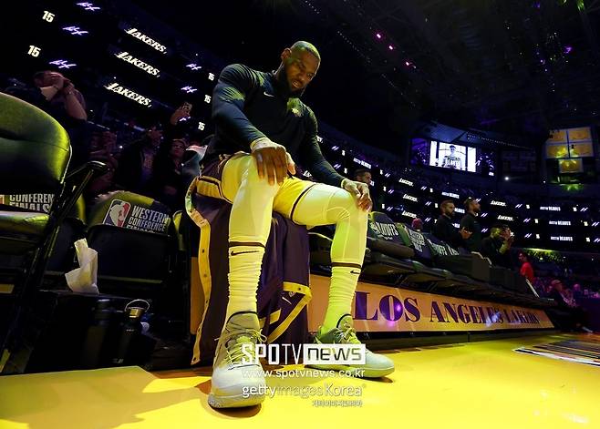 ▲ 르브론 제임스는 서부 파이널 패배 후 현역 연장에 대해 생각할 것들이 많다고 했다.