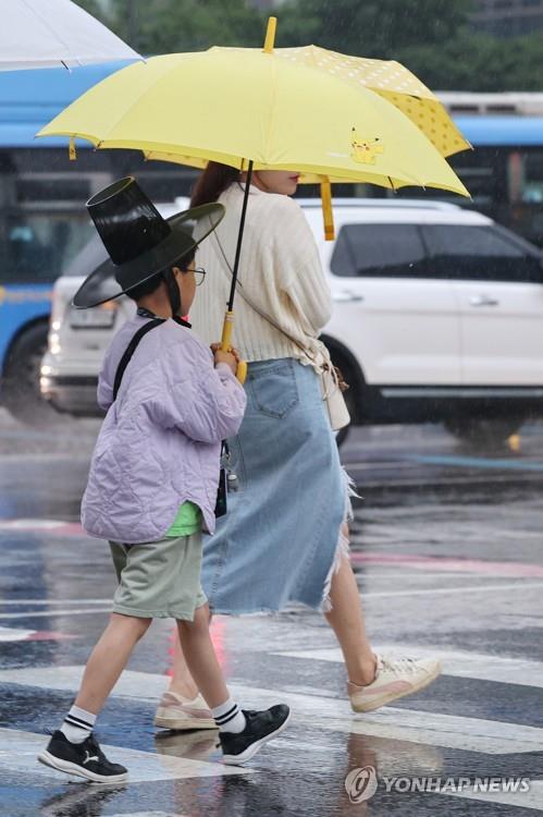 갓과 우산 [연합뉴스 자료사진]