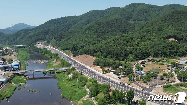 30일 전 구간이 개통된 국도3호선 대체우회도로 연천 청산면 구간. (연천군 제공)