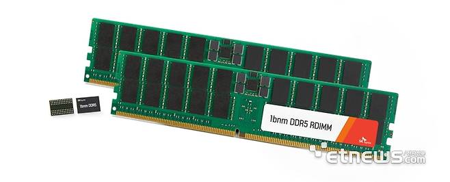 SK하이닉스 1b DDR5 서버용 64GB D램 모듈. SK하이닉스 제공