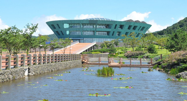 제주시 봉개동 제주4·3평화공원에 설치된 제주4·3평화기념관의 모습. 제주도 제공