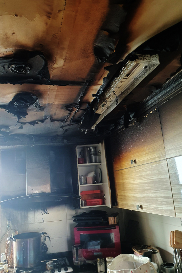 지난 2월 화재 사고로 불에 탄 주방의 모습. 수원특례시 제공
