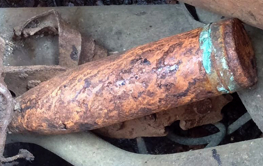 중국 벌크선에서 발편된 포탄. AFP 연합뉴스